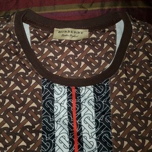 Burberry tshirt